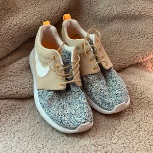 Nike x Liberty of London Roshe Sneaker SIZE 7